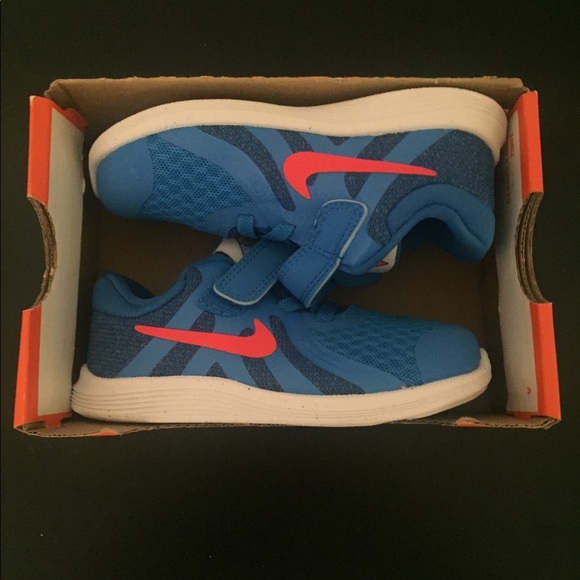 nike revolution 4 size 2.5